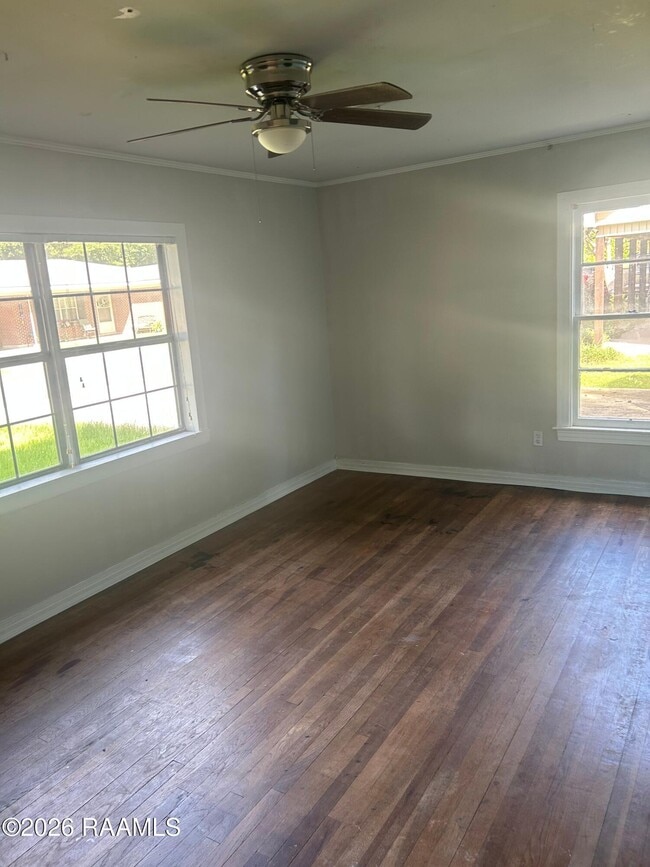 Building Photo - 112 Redwood Dr