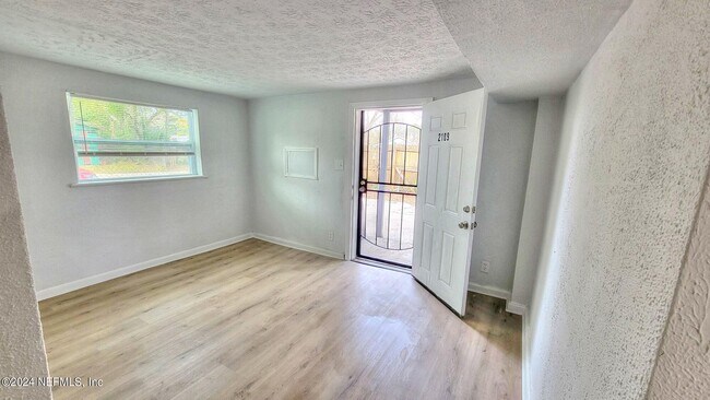 Building Photo - 2109 Grunthal St
