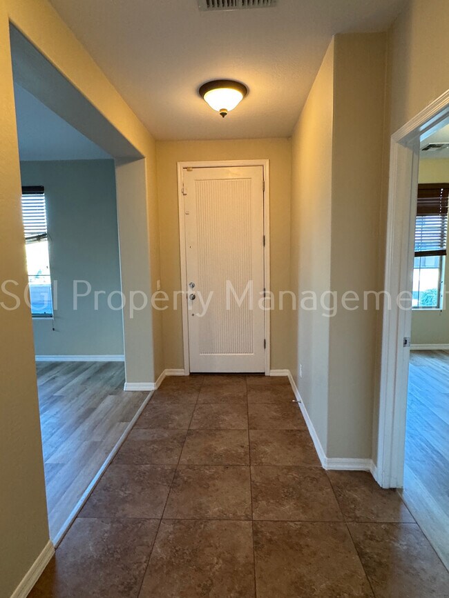 Foto del edificio - 453 E Cactus Wren Dr