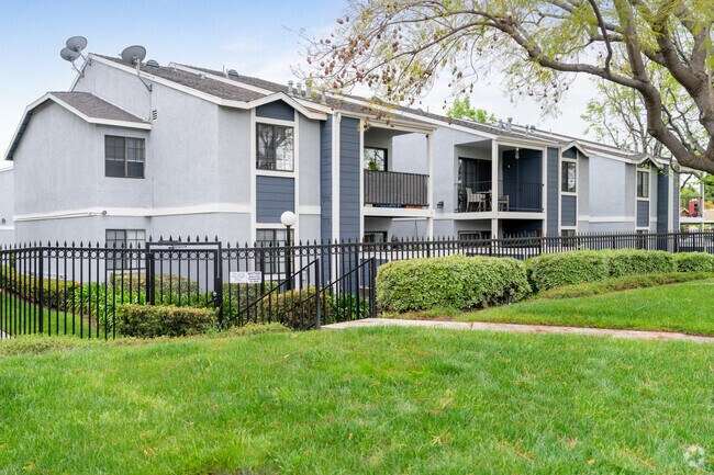 Hampton Court Apartments