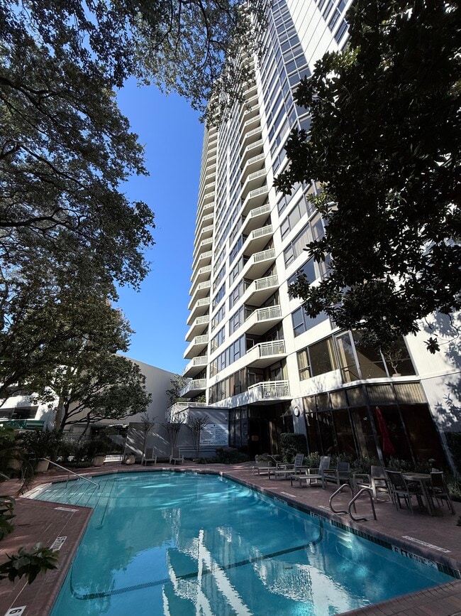 Building Photo - 15 Greenway Plz