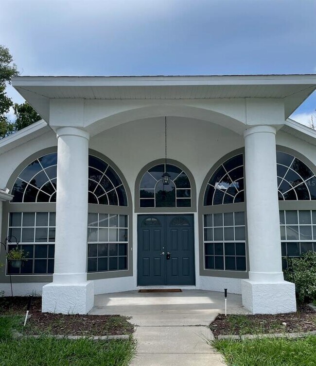 Building Photo - 12101 Roseland Dr