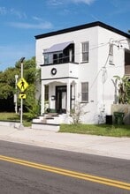 Building Photo - 1204 E Columbus Dr