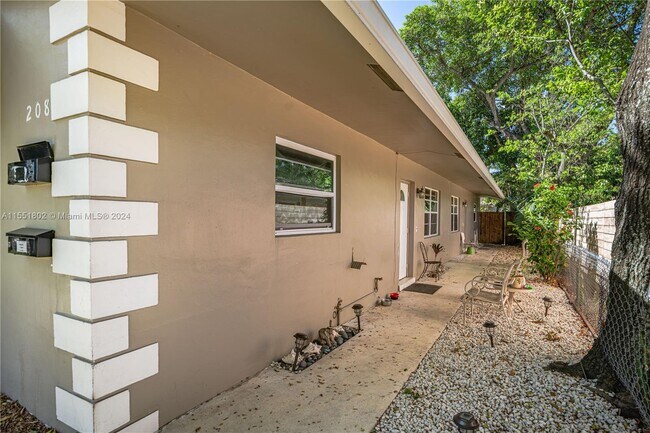 Foto del edificio - 208 SW 11th St