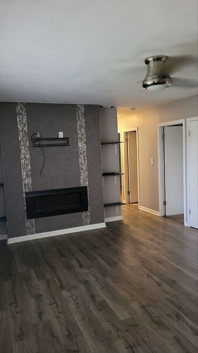 Building Photo - Updated Xenia Ranch Home!