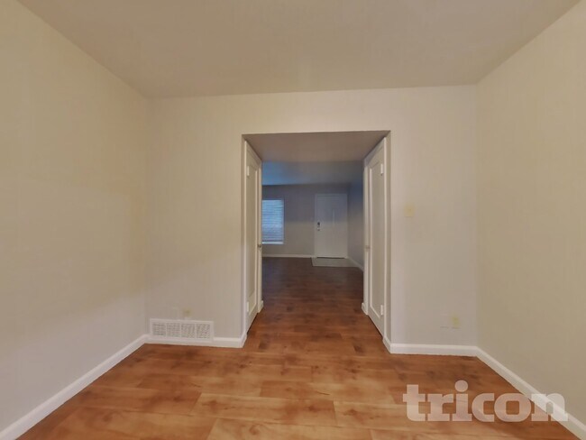 Foto del edificio - 2749 El Rey St