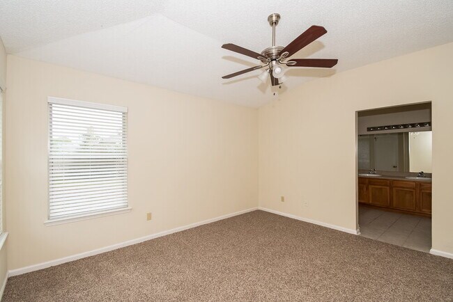 Building Photo - 407 Rolling Rock Ct