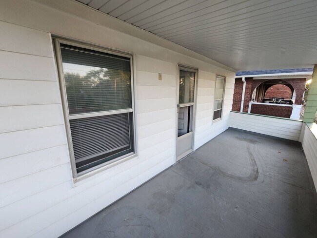 Building Photo - 15714 Holmes Ave