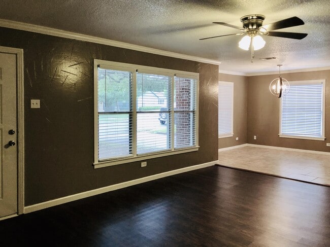 Foto del edificio - 3128 Lyle Ave