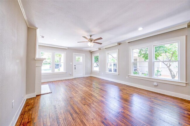 Foto del edificio - 2021 Ashland Ave