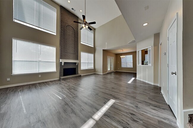 Building Photo - 12522 Lusterleaf Dr