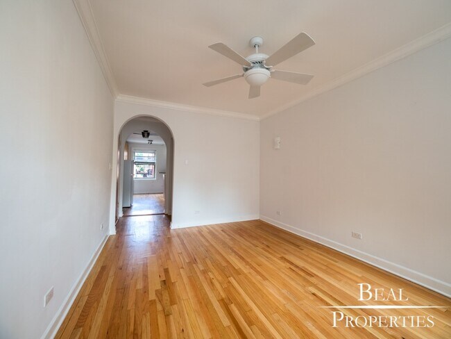 Building Photo - 544 W Surf St