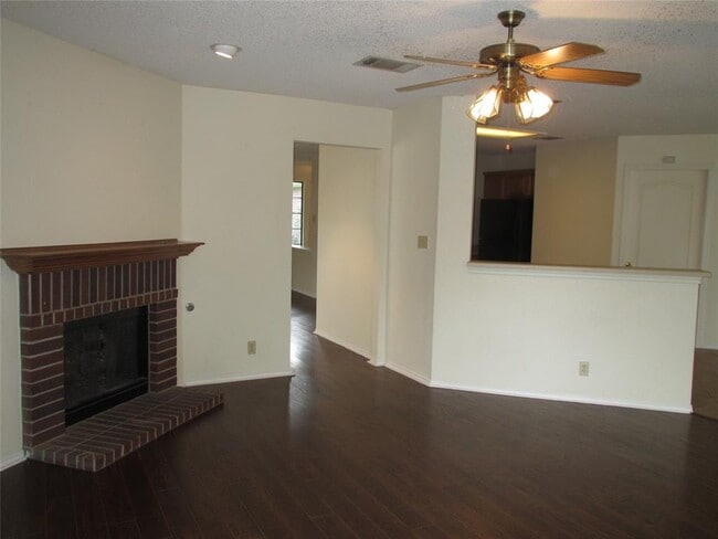 Building Photo - 1811 Lion-Heart Dr
