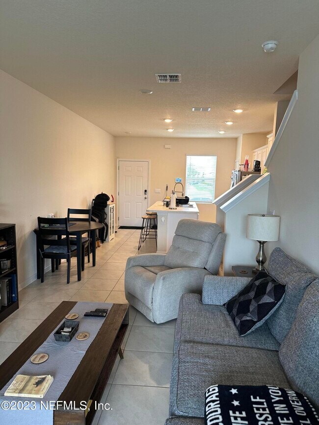 Foto del edificio - 660 Yellow Oaks Ln