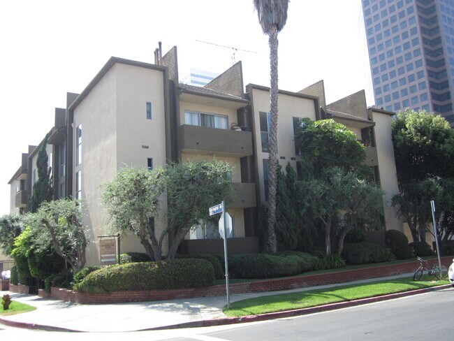 Foto del edificio - 1155 S Barrington Ave
