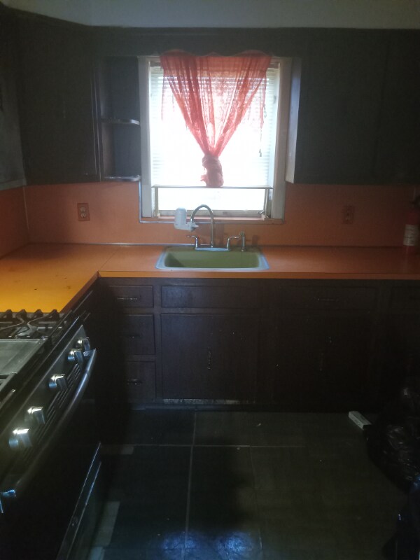 Building Photo - 33 Poe Ave