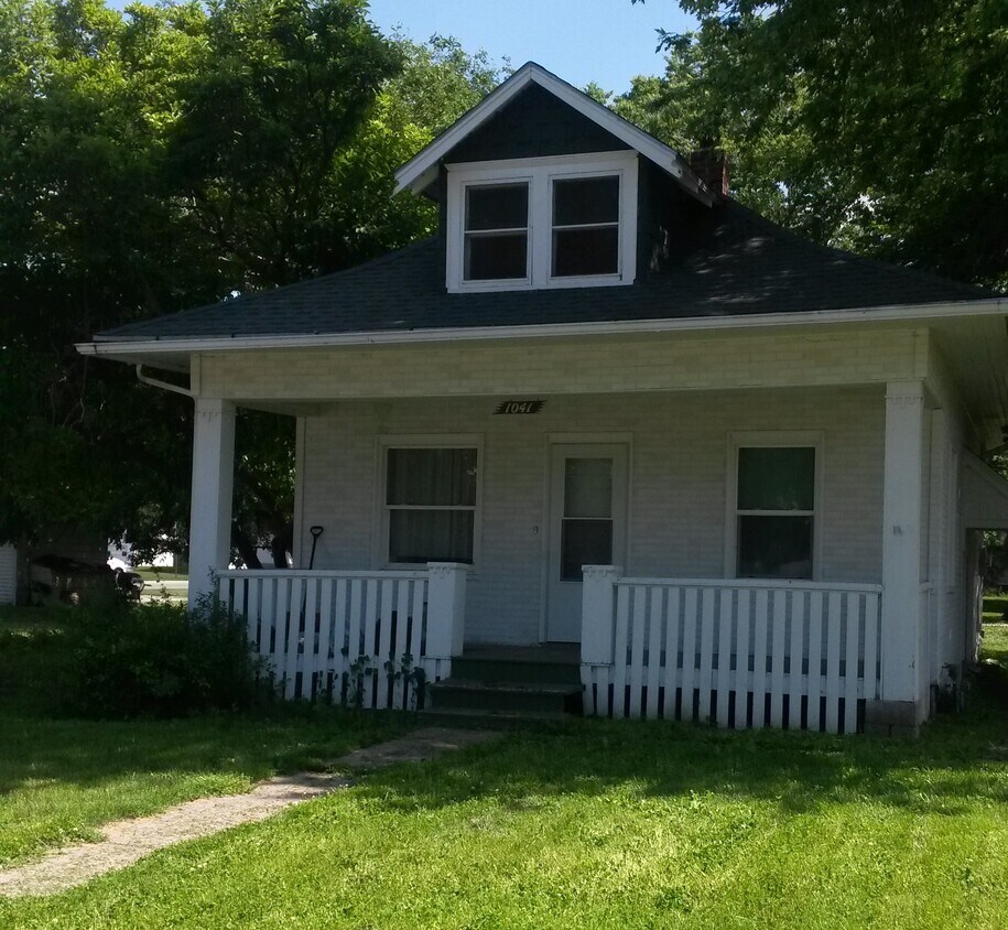 1041 E 10th St, Fremont, NE 68025 House Rental in Fremont, NE