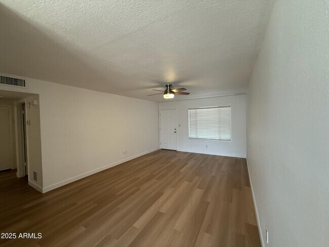 Foto del edificio - 2211 W McNair St