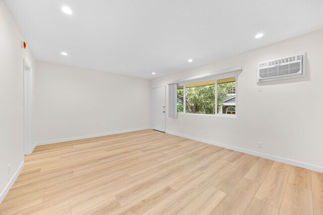 Foto del edificio - 4345 Ventura Canyon Ave