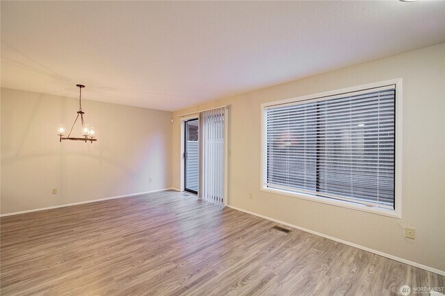 Foto del edificio - 2Bd/1.5Ba Kirkland Townhome