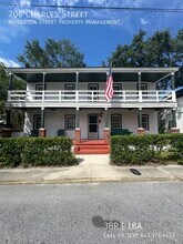 Building Photo - 706 Charles St