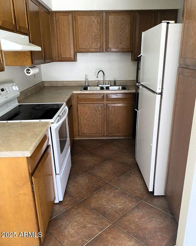 Foto del edificio - 2221 W Farmdale Ave