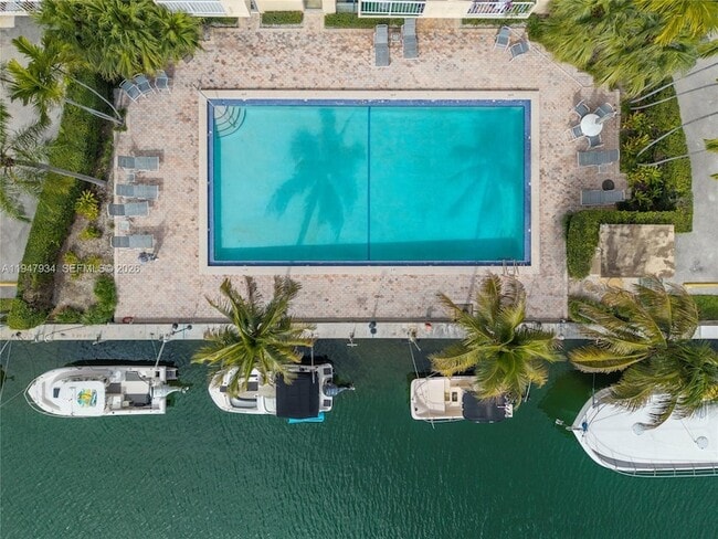 Foto del edificio - 2350 NE 135th St