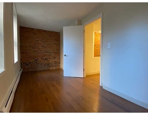 Building Photo - 14 Anderson St