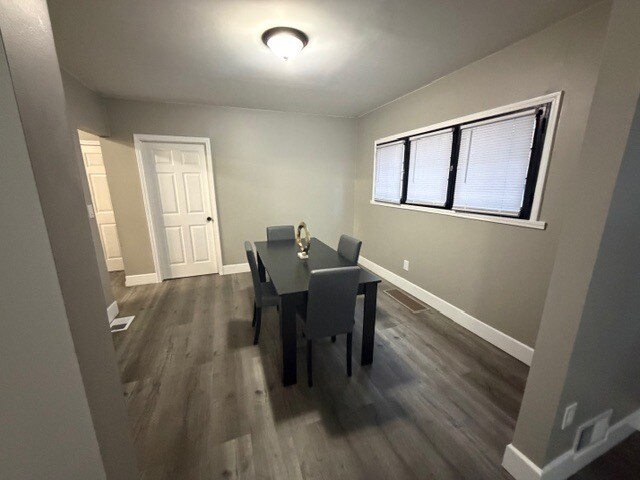 Foto del edificio - 12763 Cloverlawn Ave