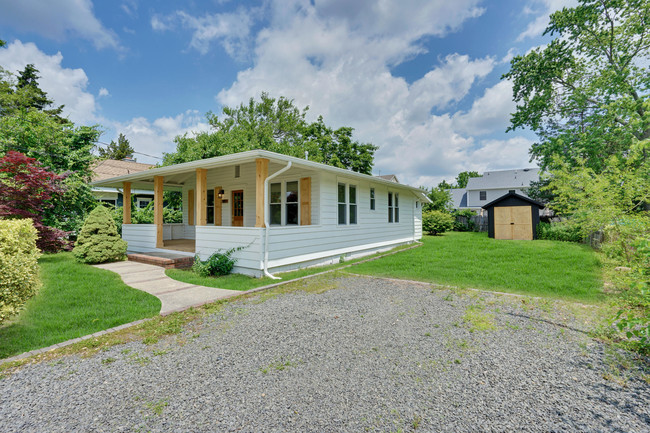 Building Photo - 409 Forepeak Ave
