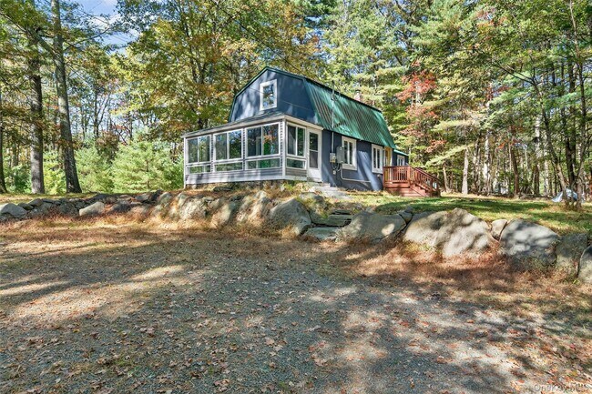 Foto del edificio - 24 Old Westbrookville Rd