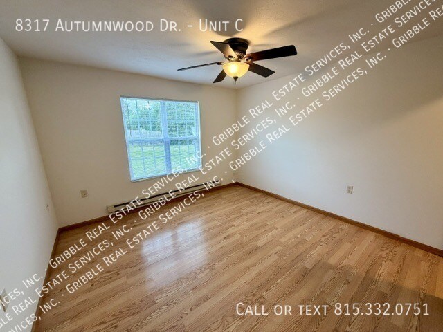 Foto del edificio - 8317 Autumnwood Dr