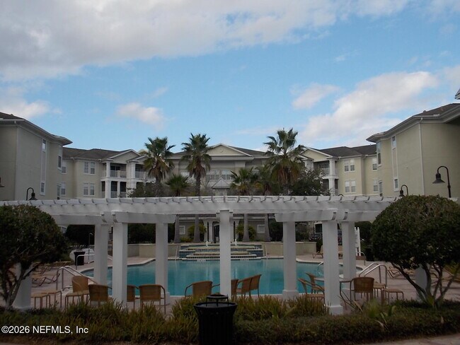 Foto del edificio - 8290 Park Way