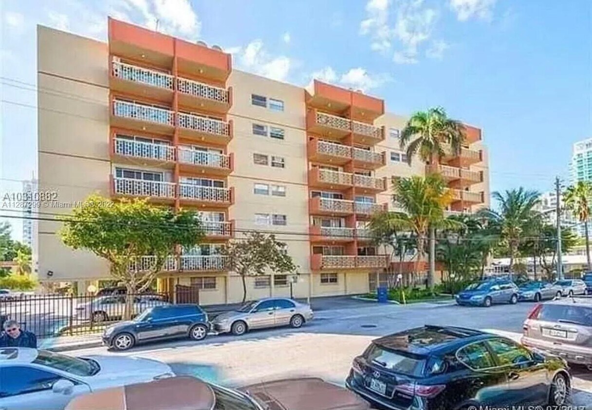 Foto principal - 600 NE 25th St