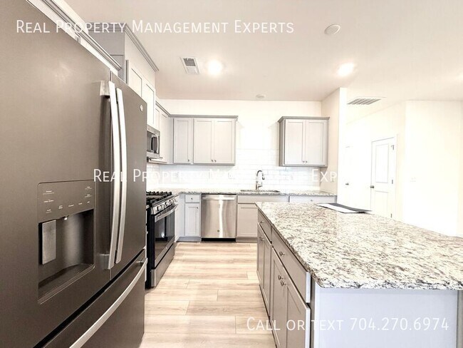 Foto del edificio - 6017 Rizer Dr