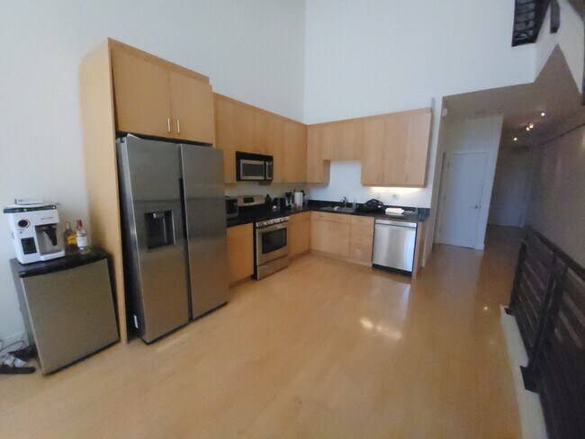 Building Photo - 590 6th St