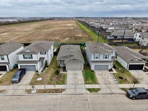 Building Photo - 10647 Cashew Run Ln