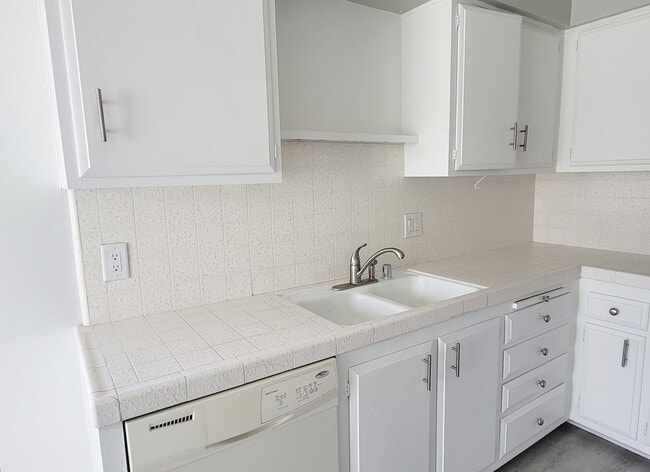 Building Photo - Westport Apartments