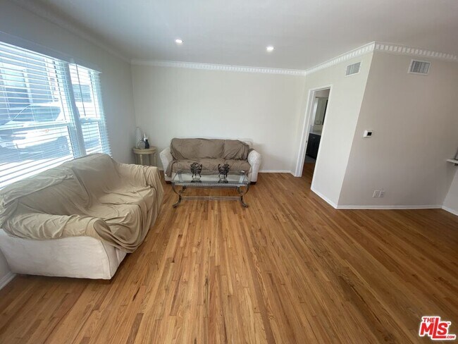 Foto del edificio - 1754 Glendon Ave