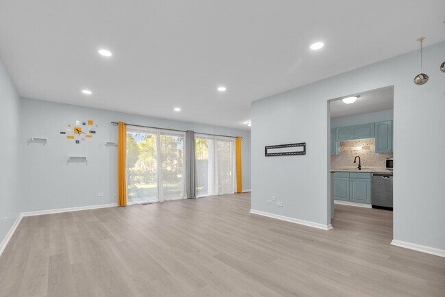 Building Photo - 218 Deerpath Ct