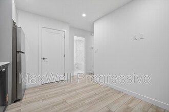 Building Photo - 10425-10470 70 Ave NW