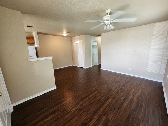 Building Photo - Roomy 3 Bedroom Duplex In South Fort Worth