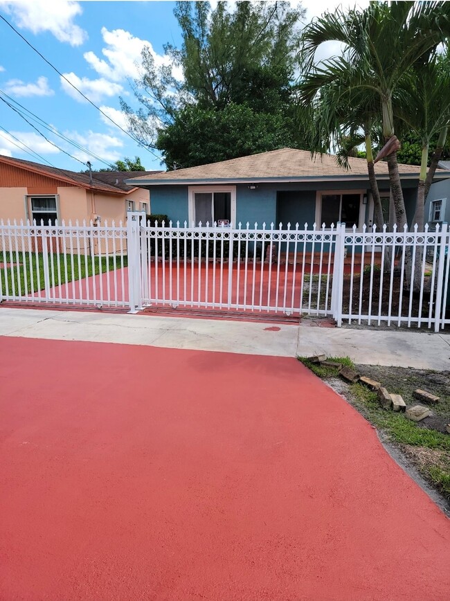 Building Photo - 3048 NW 56th St