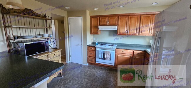 Foto del edificio - Charming 3BR/2BA Home with Spacious Layout...