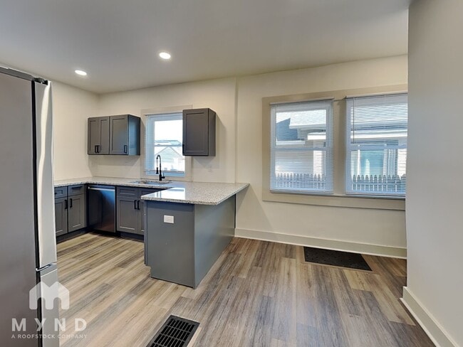 Foto del edificio - 1724 Woodlawn Ave