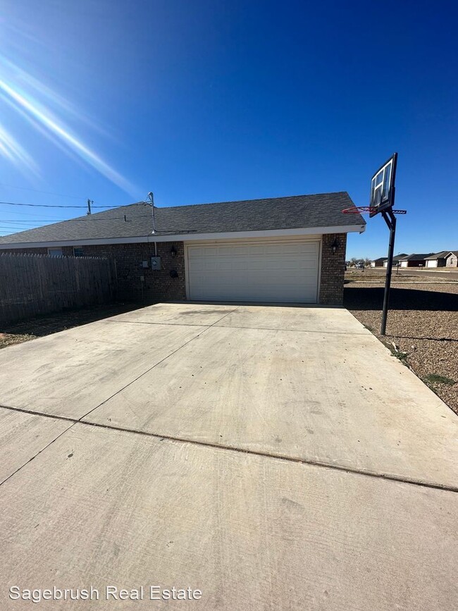 Building Photo - 4 br, 2.5 bath House - 225 Sombrero