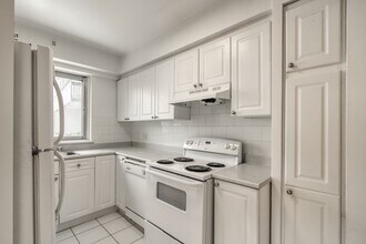 Building Photo - 3555 Chem. de la Côte-des-Neiges