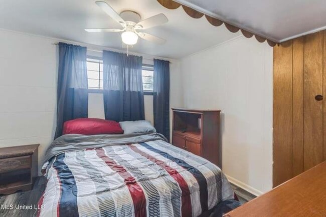 Foto del edificio - 15305 Northwood Dr