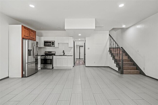 Building Photo - 2136 SW 23rd St