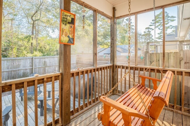 Building Photo - HOT TUB ANYONE?  THIS OFF-SEASON RENTAL IS AVAILABLE FOR A LIMITED TIME